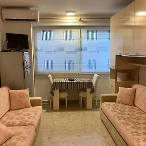 Piazza Center Apartment Tirana