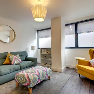 Stylish Spot Apartment Sheffield